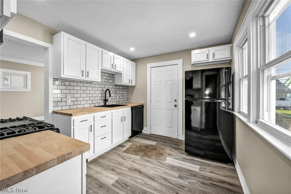 13620 S Parkway Dr, Garfield Heights, OH 44105