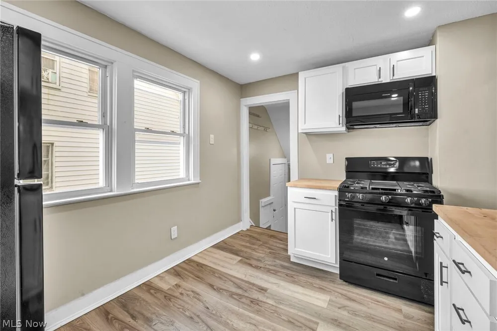 13620 S Parkway Dr, Garfield Heights, OH 44105