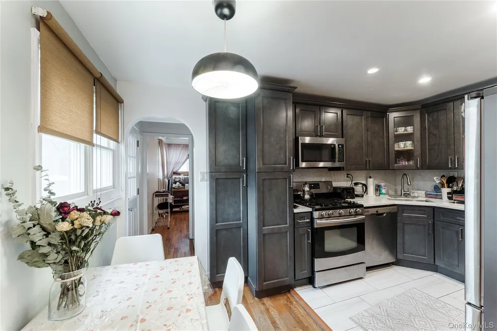 69-62 199th St, Fresh Meadows, NY 11365