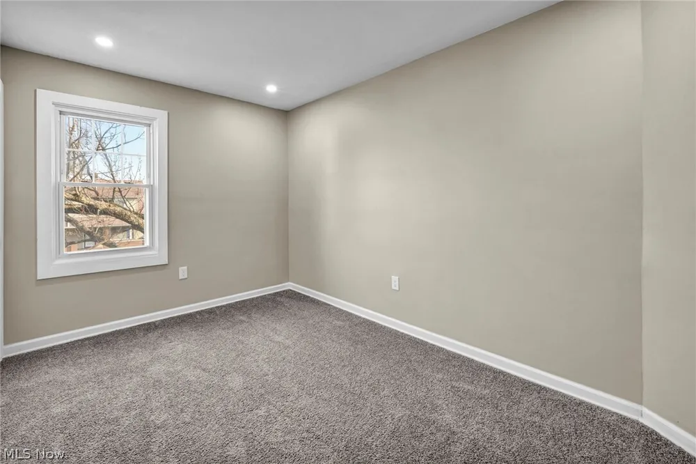 13620 S Parkway Dr, Garfield Heights, OH 44105