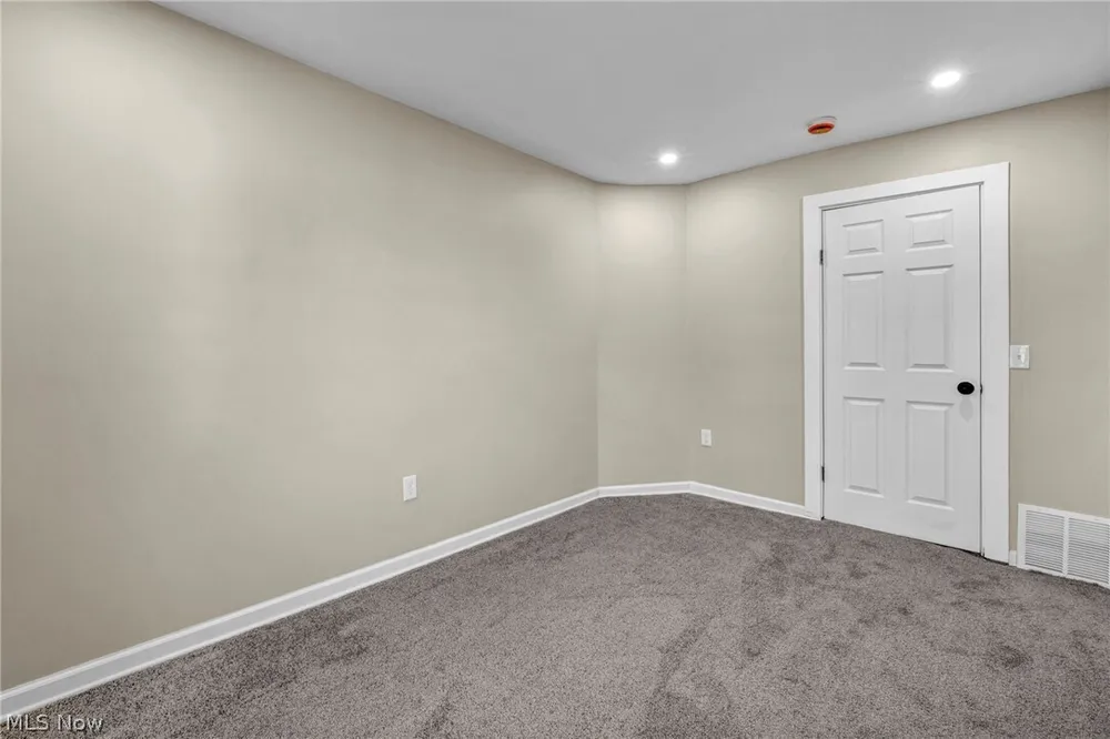 13620 S Parkway Dr, Garfield Heights, OH 44105