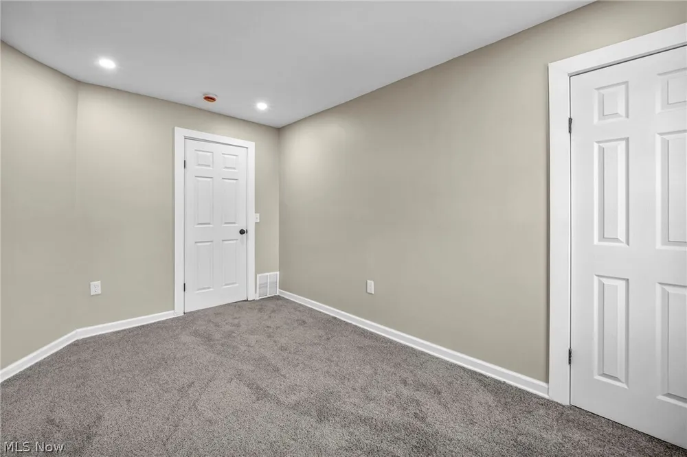 13620 S Parkway Dr, Garfield Heights, OH 44105