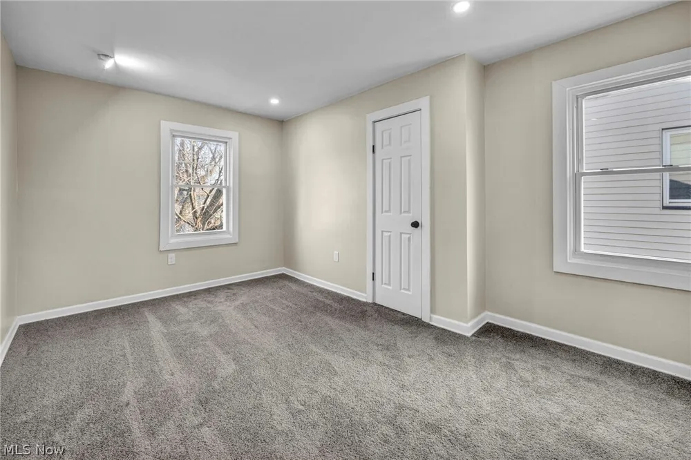 13620 S Parkway Dr, Garfield Heights, OH 44105