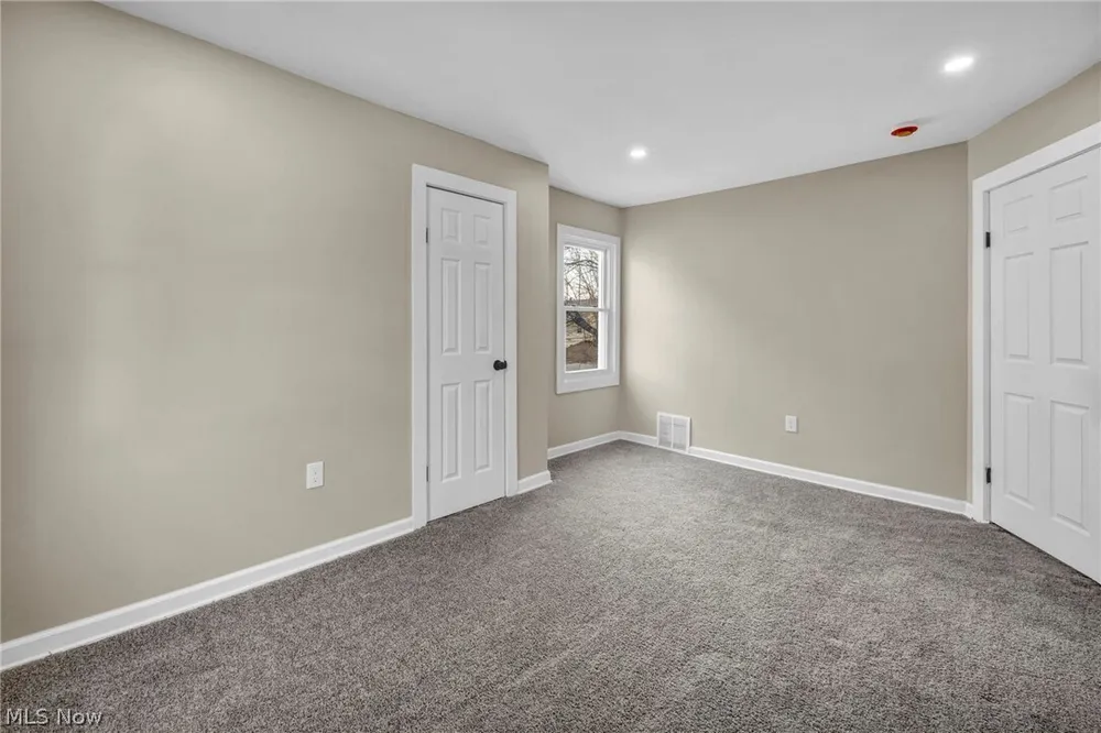 13620 S Parkway Dr, Garfield Heights, OH 44105