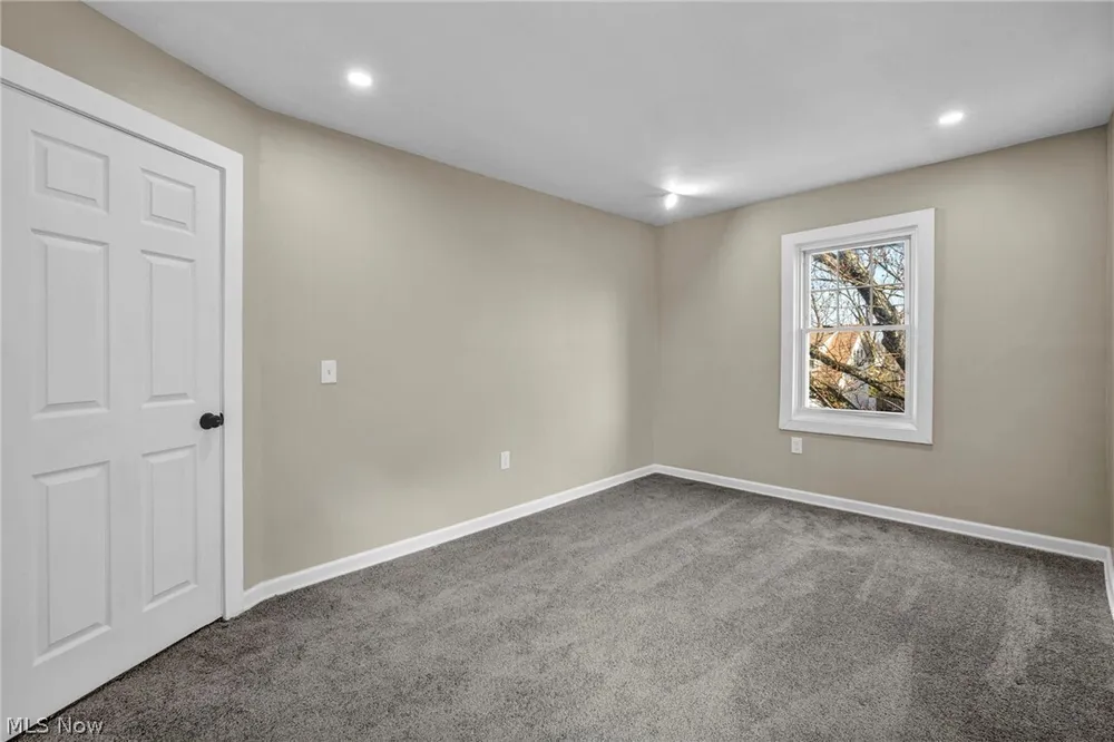 13620 S Parkway Dr, Garfield Heights, OH 44105