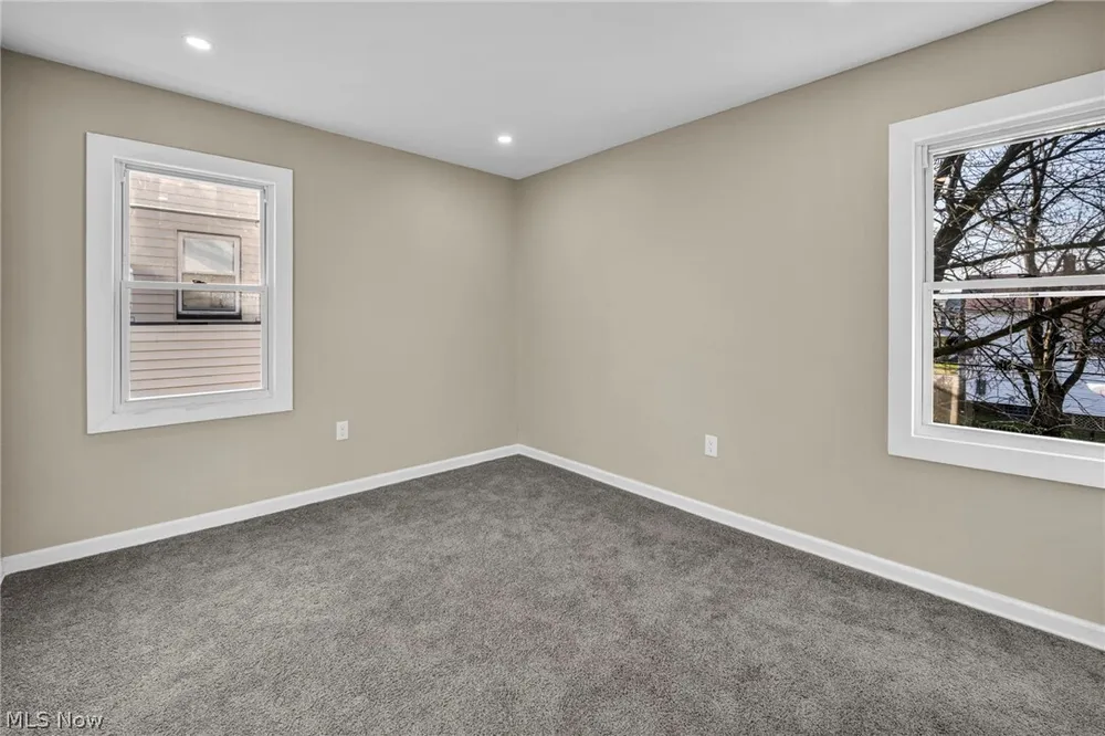13620 S Parkway Dr, Garfield Heights, OH 44105