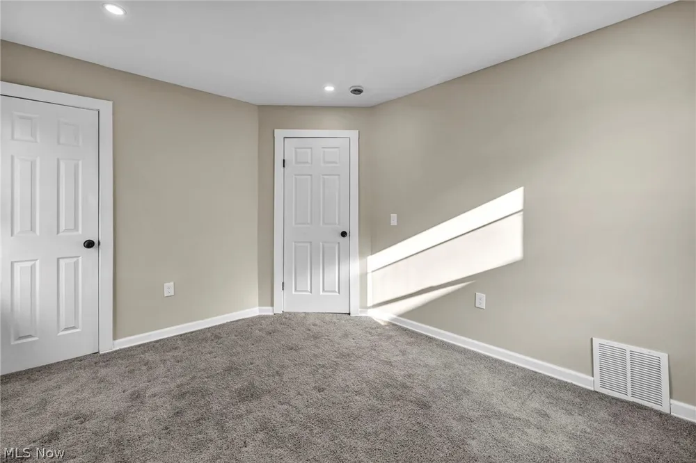 13620 S Parkway Dr, Garfield Heights, OH 44105