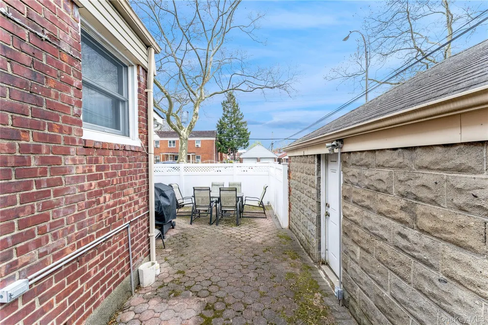 69-62 199th St, Fresh Meadows, NY 11365