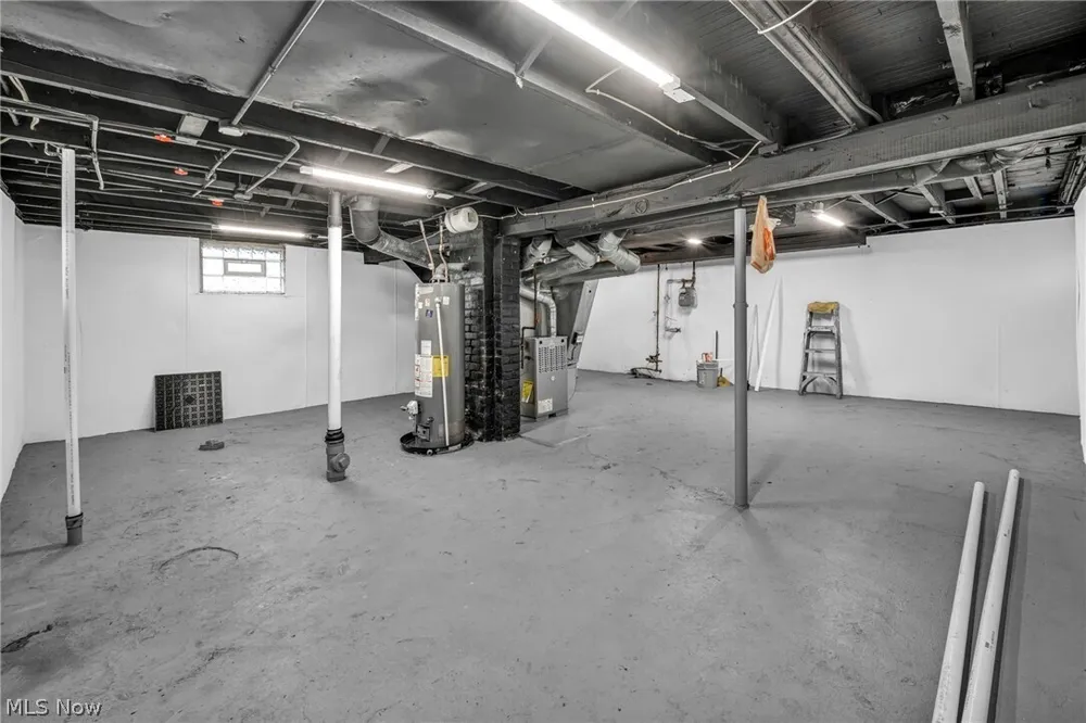 13620 S Parkway Dr, Garfield Heights, OH 44105