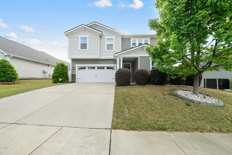 105 Autumn Crest Ln, Fuquay-Varina, NC 27526