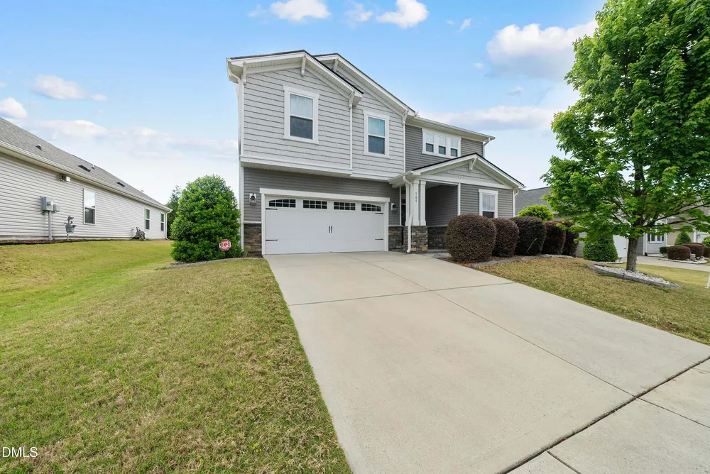 105 Autumn Crest Ln, Fuquay-Varina, NC 27526