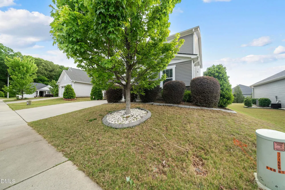 105 Autumn Crest Ln, Fuquay-Varina, NC 27526