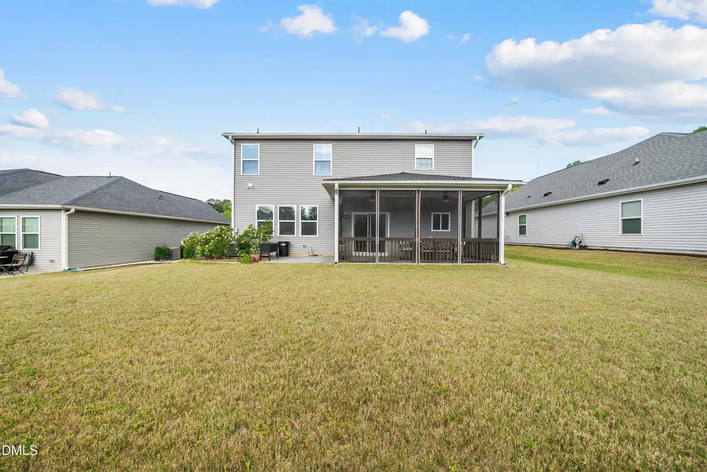 105 Autumn Crest Ln, Fuquay-Varina, NC 27526