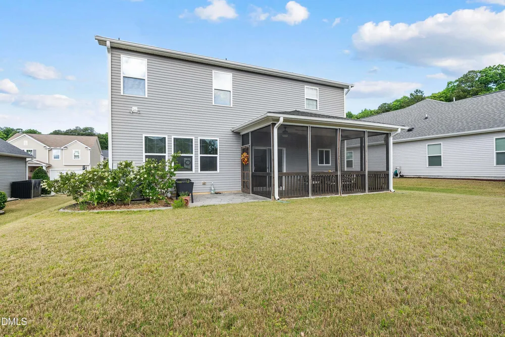 105 Autumn Crest Ln, Fuquay-Varina, NC 27526