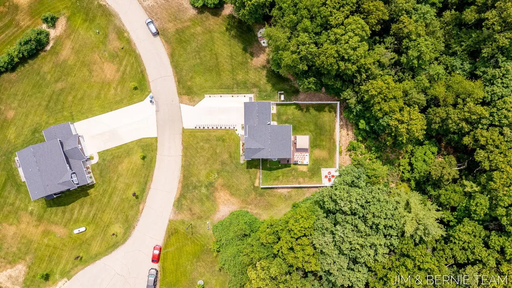 1692 Ryanswood Dr, Allegan, MI 49010