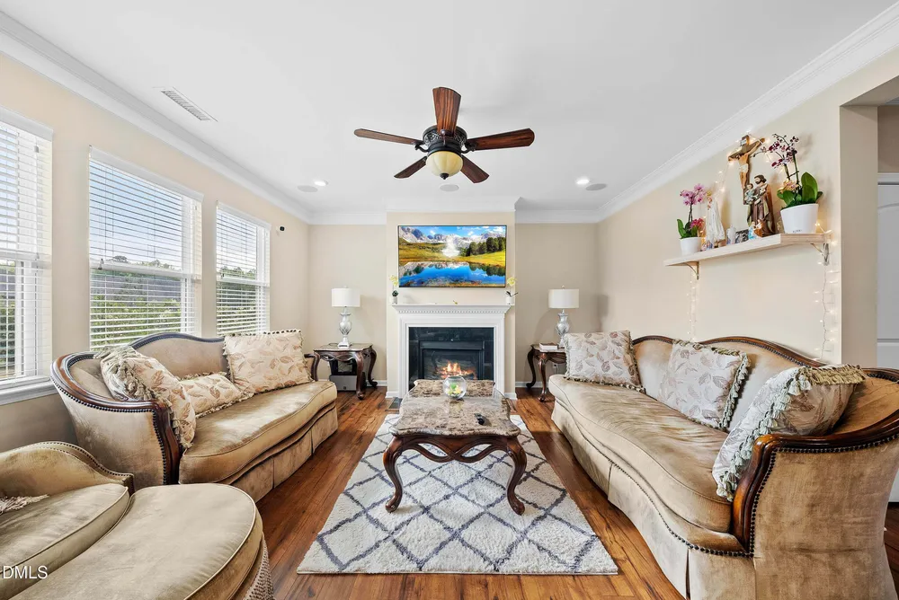 105 Autumn Crest Ln, Fuquay-Varina, NC 27526