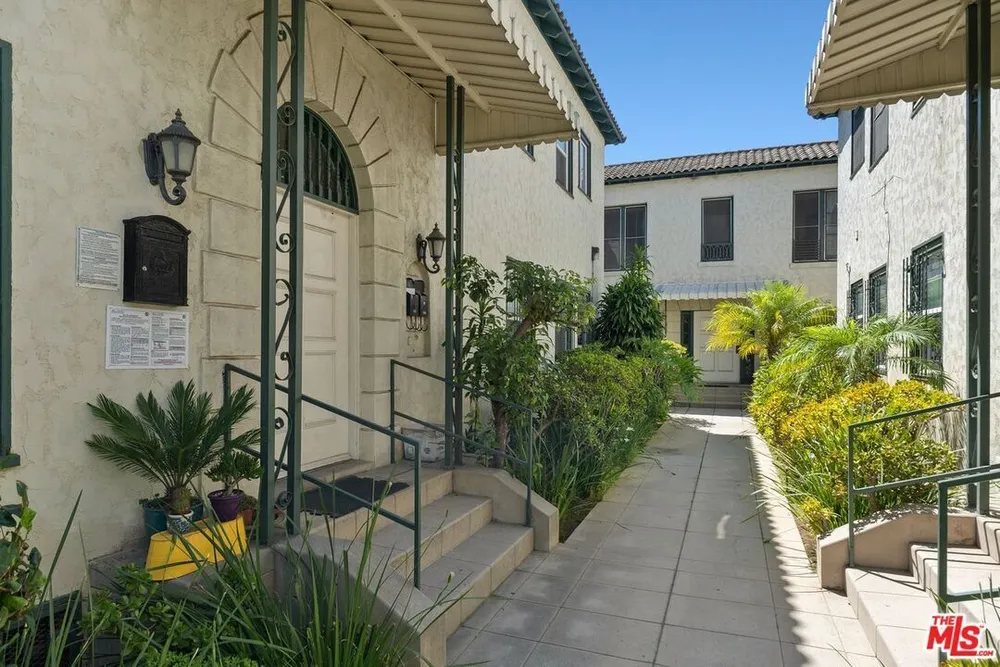 1415 S ST ANDREWS PL, South Los Angeles, CA 90019