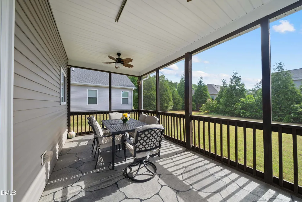 105 Autumn Crest Ln, Fuquay-Varina, NC 27526