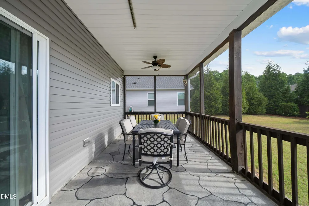 105 Autumn Crest Ln, Fuquay-Varina, NC 27526