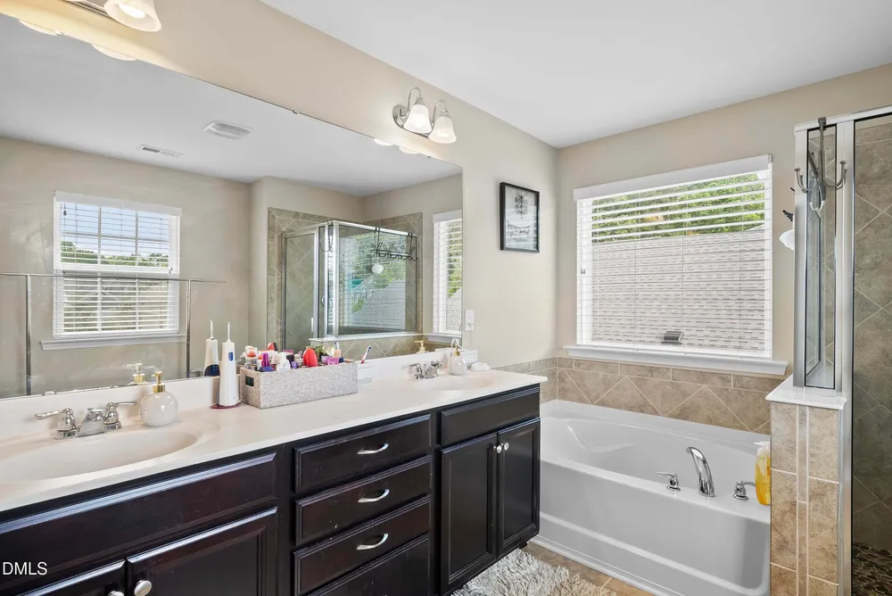 105 Autumn Crest Ln, Fuquay-Varina, NC 27526