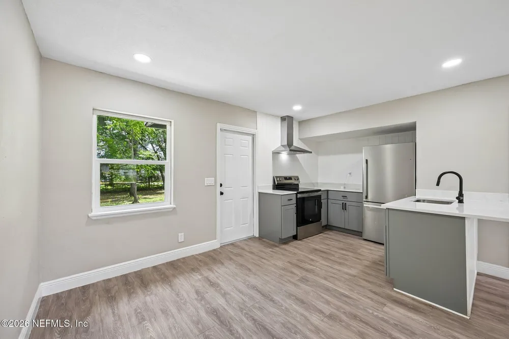 10554 Dobell Rd, Jacksonville, FL 32246