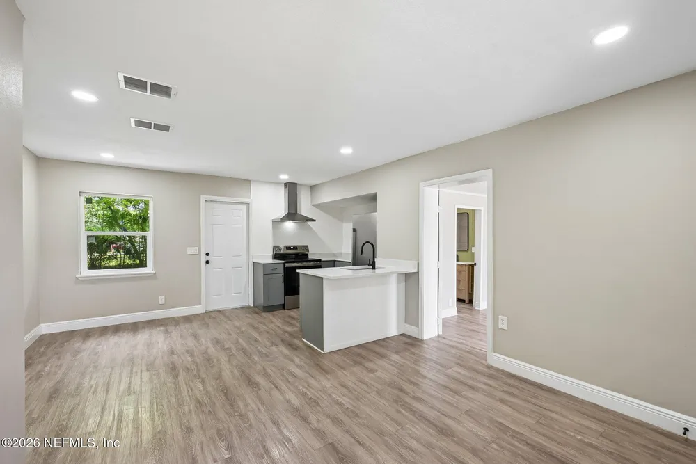 10554 Dobell Rd, Jacksonville, FL 32246
