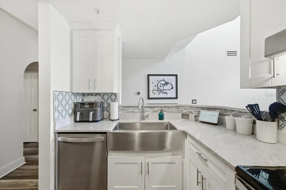 501 Knights Run Ave, Tampa, FL 33602