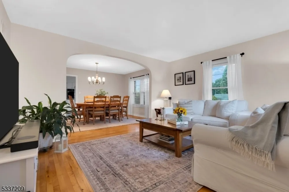 122 Aurora St, Lopatcong Overlook, NJ 08865