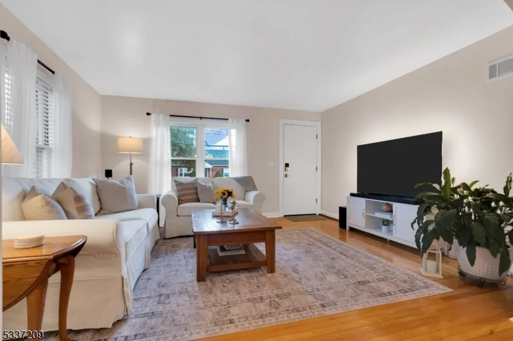 122 Aurora St, Lopatcong Overlook, NJ 08865