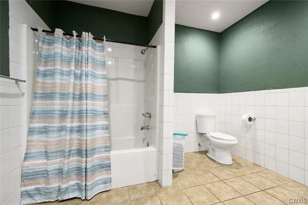 8362 Pinecrest Dr, Rome, NY 13440