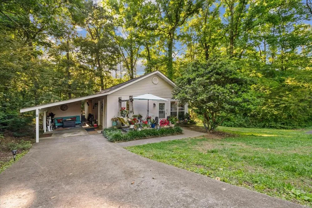 615 Wooded Hills Rd NW, Dalton, GA 30721