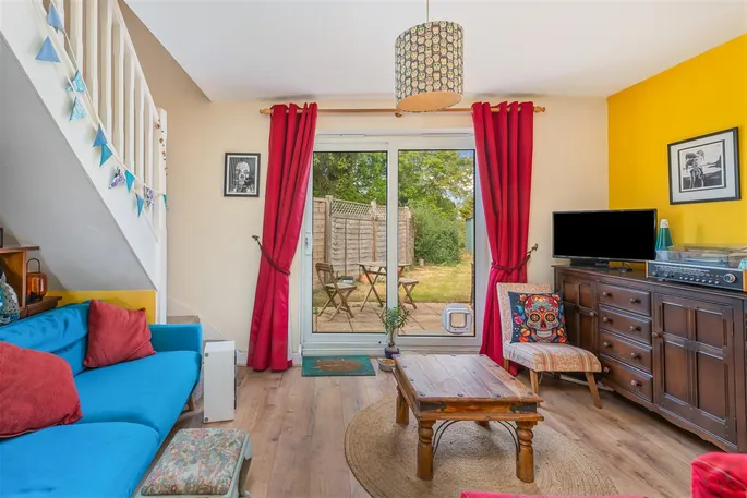 Property carousel image 12