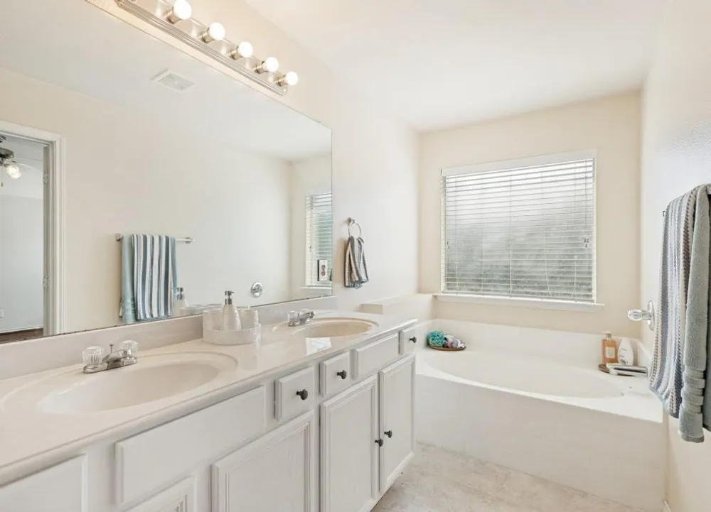 225 Charleston Dr, Anna, TX 75409