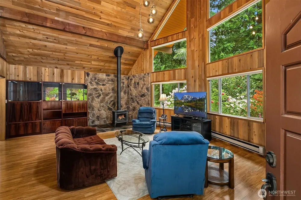 20717 SE 222nd St, Maple Valley, WA 98038