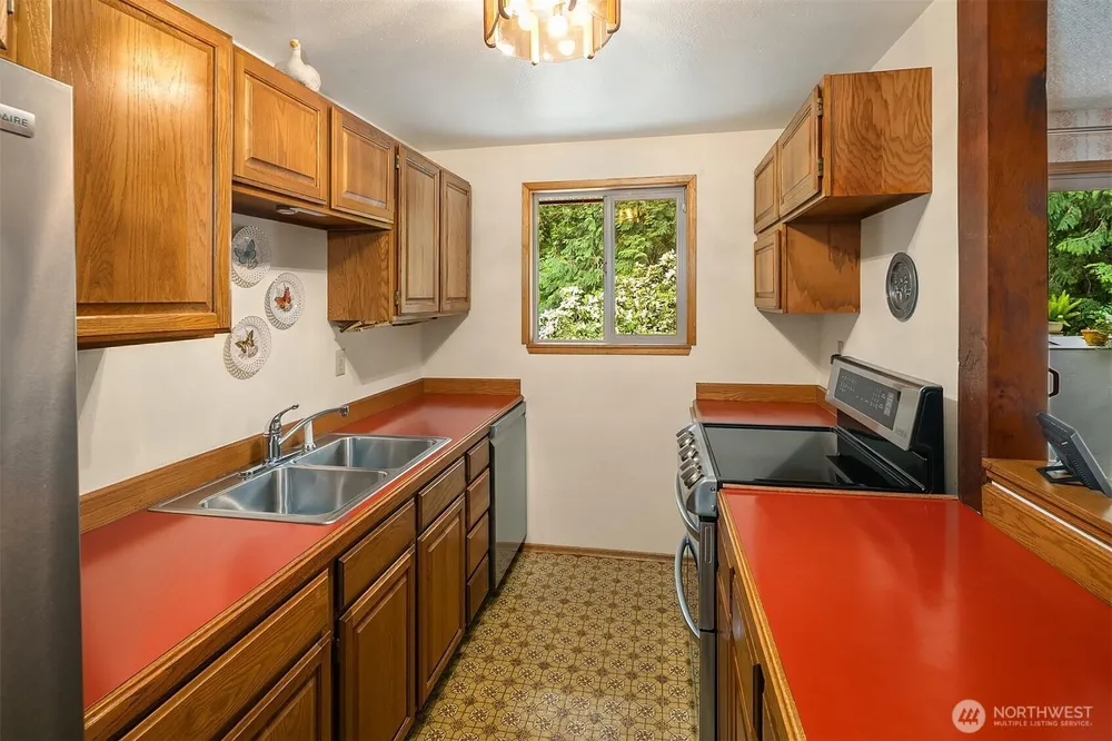 20717 SE 222nd St, Maple Valley, WA 98038