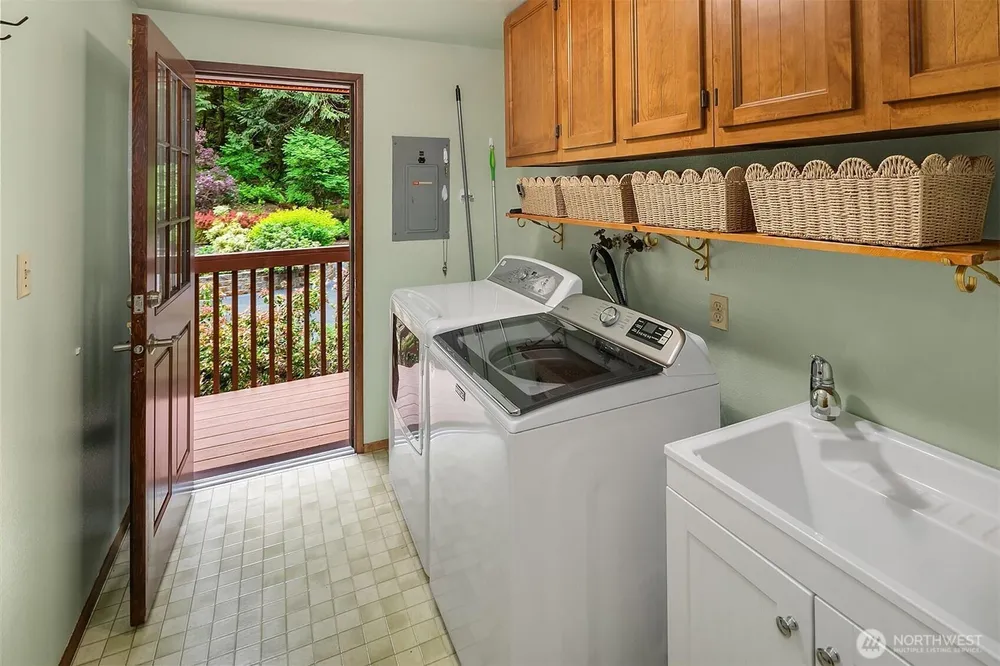 20717 SE 222nd St, Maple Valley, WA 98038