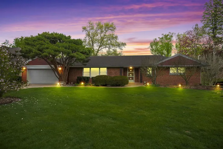 412 W Camp McDonald Rd, Prospect Heights, IL 60070
