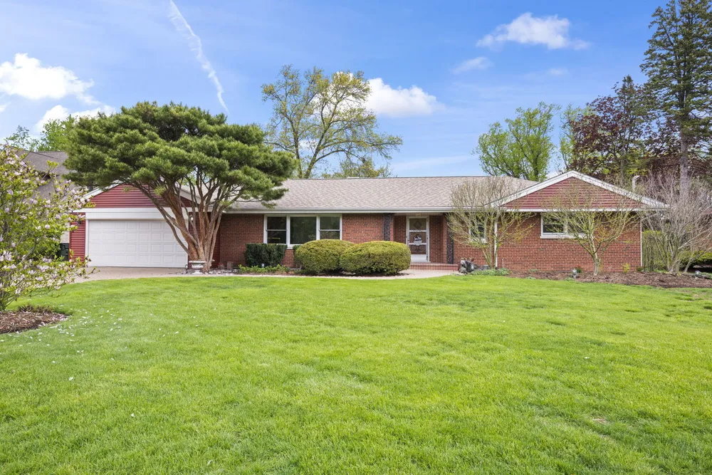 412 W Camp McDonald Rd, Prospect Heights, IL 60070