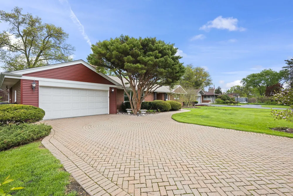 412 W Camp McDonald Rd, Prospect Heights, IL 60070