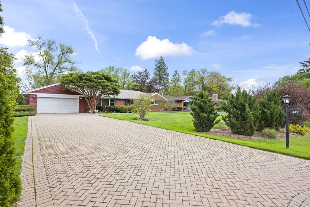 412 W Camp McDonald Rd, Prospect Heights, IL 60070