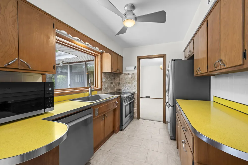 412 W Camp McDonald Rd, Prospect Heights, IL 60070