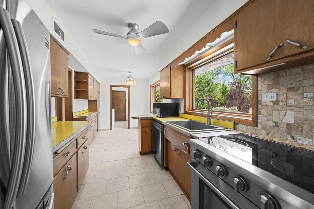 412 W Camp McDonald Rd, Prospect Heights, IL 60070