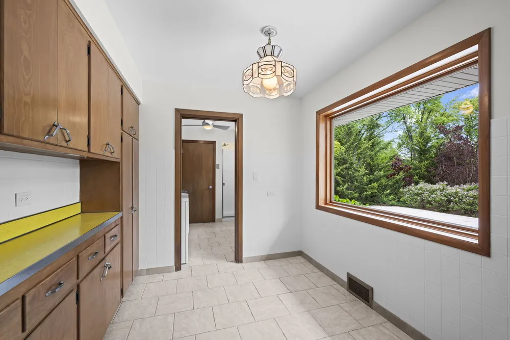 412 W Camp McDonald Rd, Prospect Heights, IL 60070