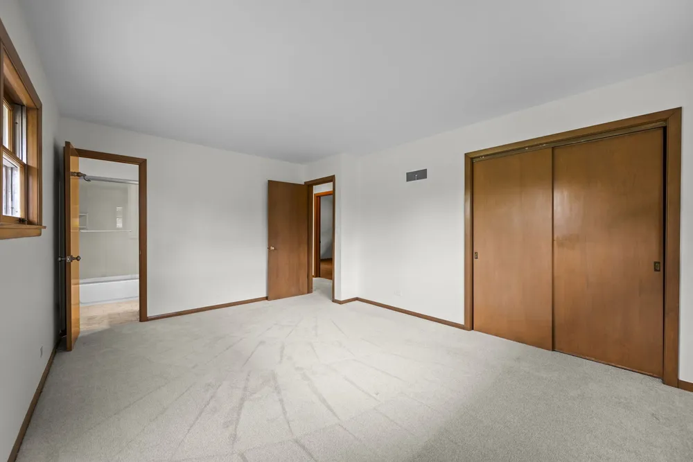 412 W Camp McDonald Rd, Prospect Heights, IL 60070