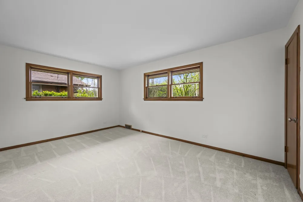 412 W Camp McDonald Rd, Prospect Heights, IL 60070