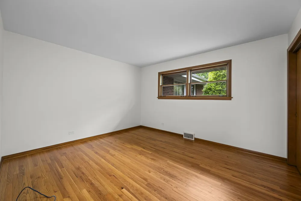 412 W Camp McDonald Rd, Prospect Heights, IL 60070