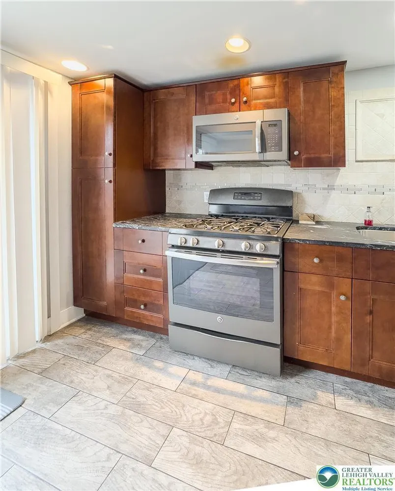 315 Brodhead St, Easton, PA 18042