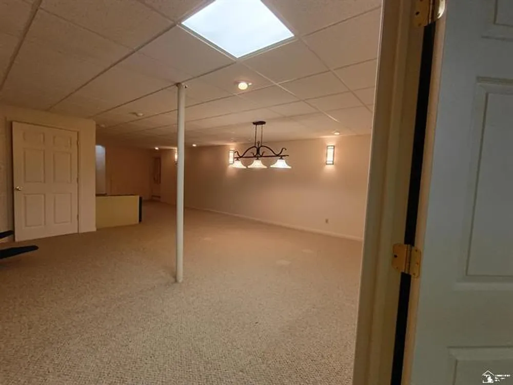 15496 Rutherford Blvd, Monroe, MI 48161