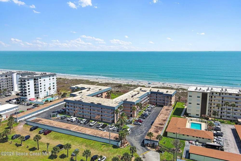 15 Sunflower St, Cocoa Beach, FL 32931