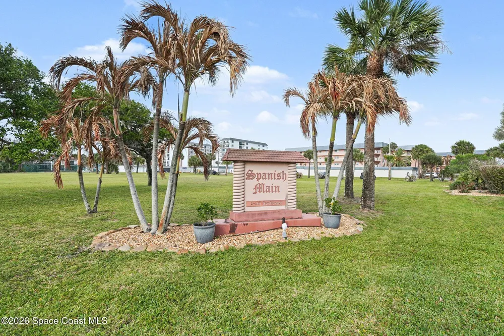 15 Sunflower St, Cocoa Beach, FL 32931